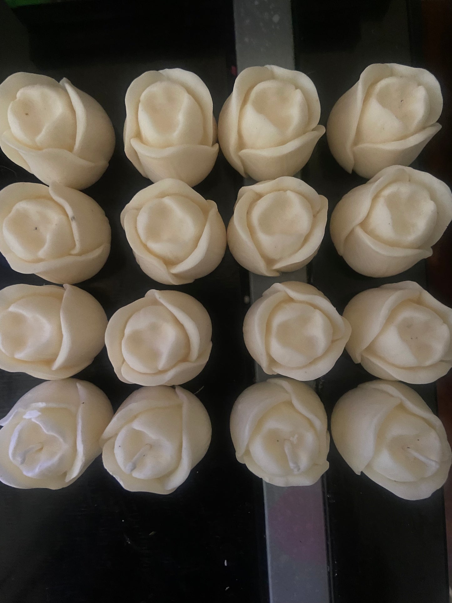 Dozen roses tea light / wax melt set